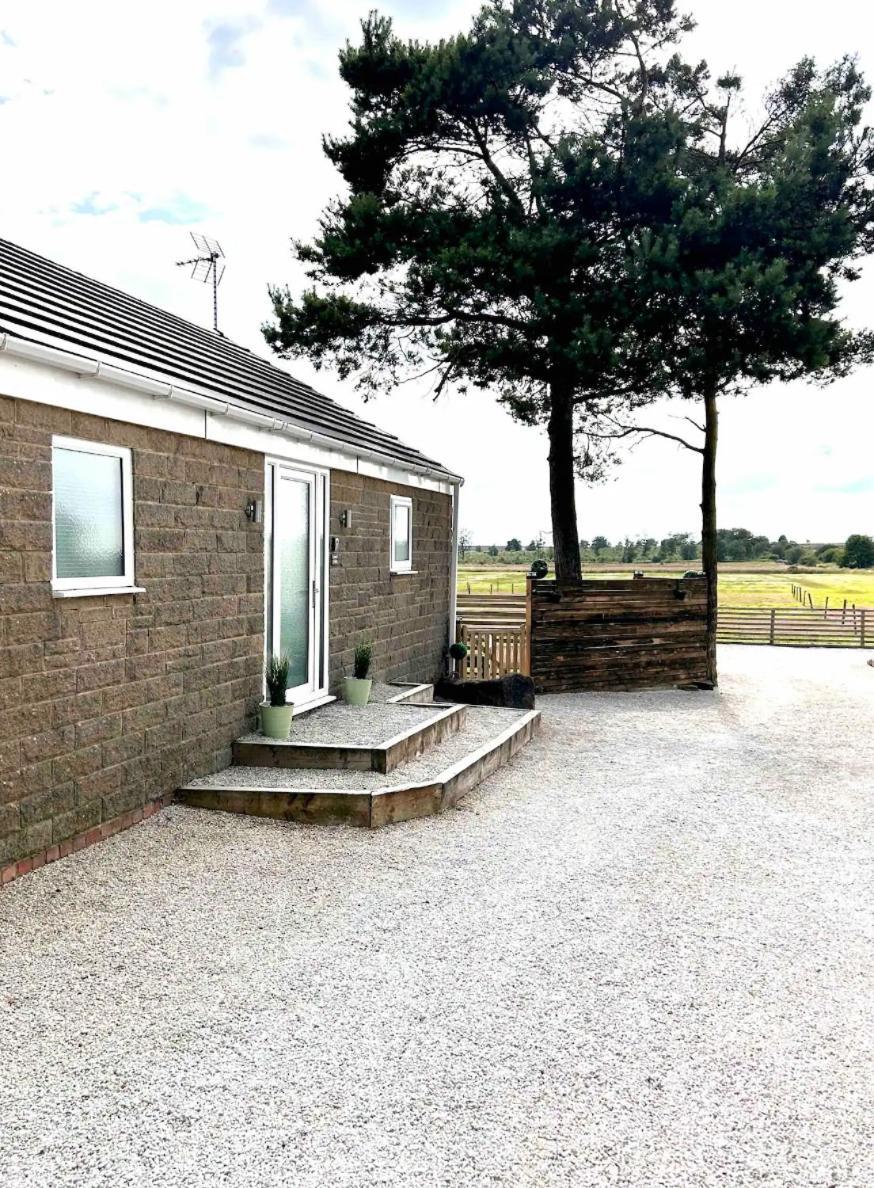 Clover Lodge Chesterfield Exterior photo